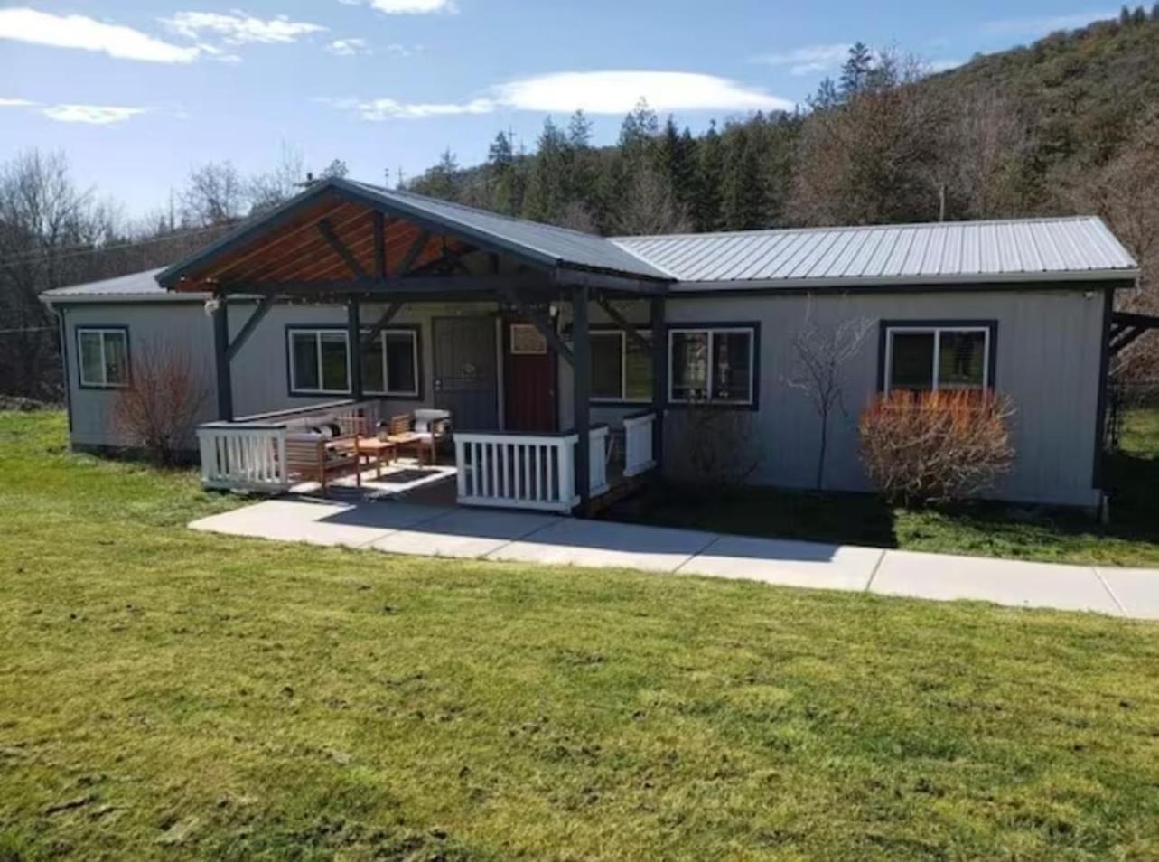 Enchanting Getaway Farmhouse And Tiny House Duo - Property Image 13