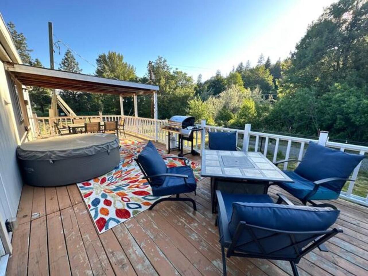 Enchanting Getaway Farmhouse And Tiny House Duo - Property Image 15