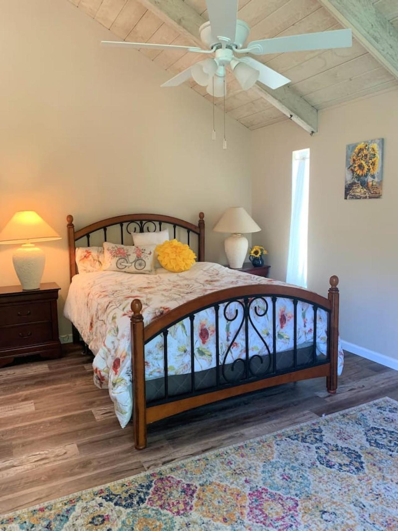 Beautiful Golf Course House 3 min from the lake view 4