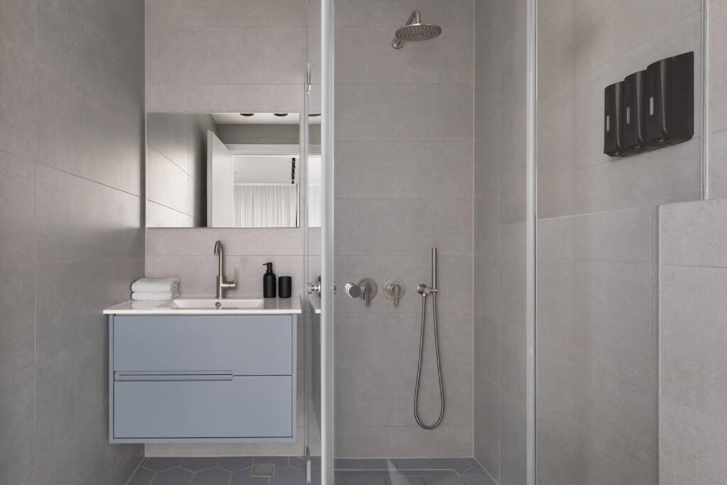Luxury Studio Beach Flat 526 view 3