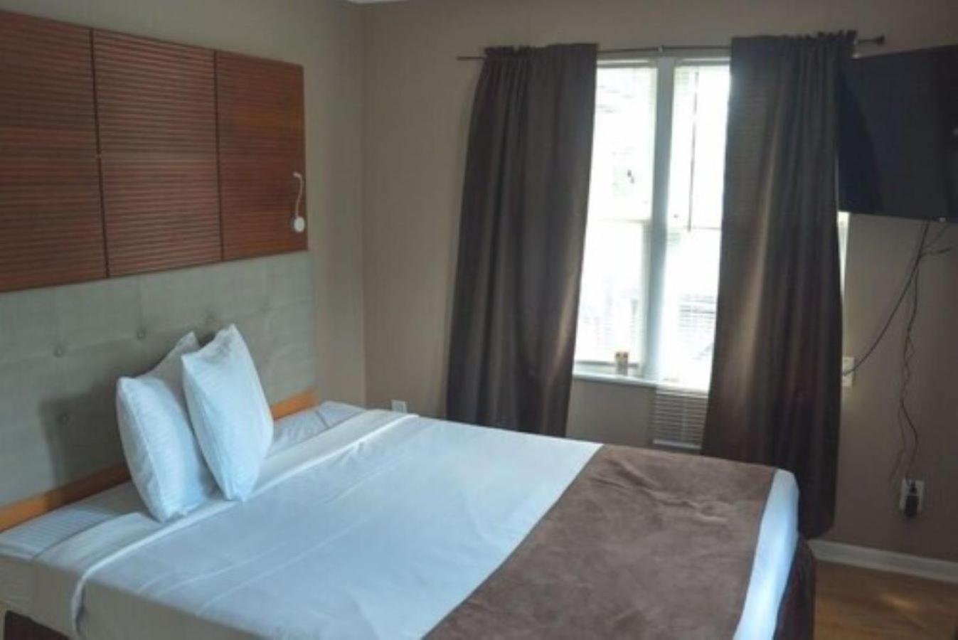Delton Oaks Resort Motel