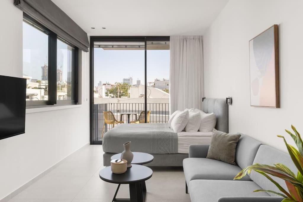 Luxury Studio Beach Flat 528 view 5