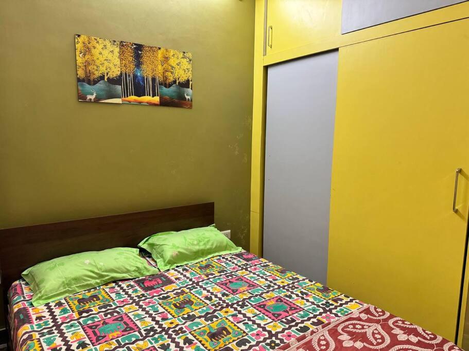 New 2bhk in GomtiNagar heart, 1300 sq ft with garden view 3
