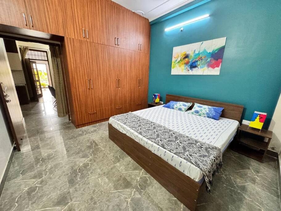 New 2bhk in GomtiNagar heart, 1300 sq ft with garden view 4
