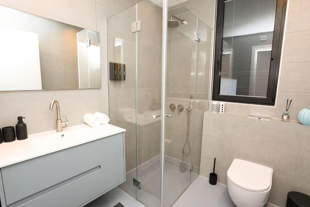 Luxury Garden 1bed Apartment view 3