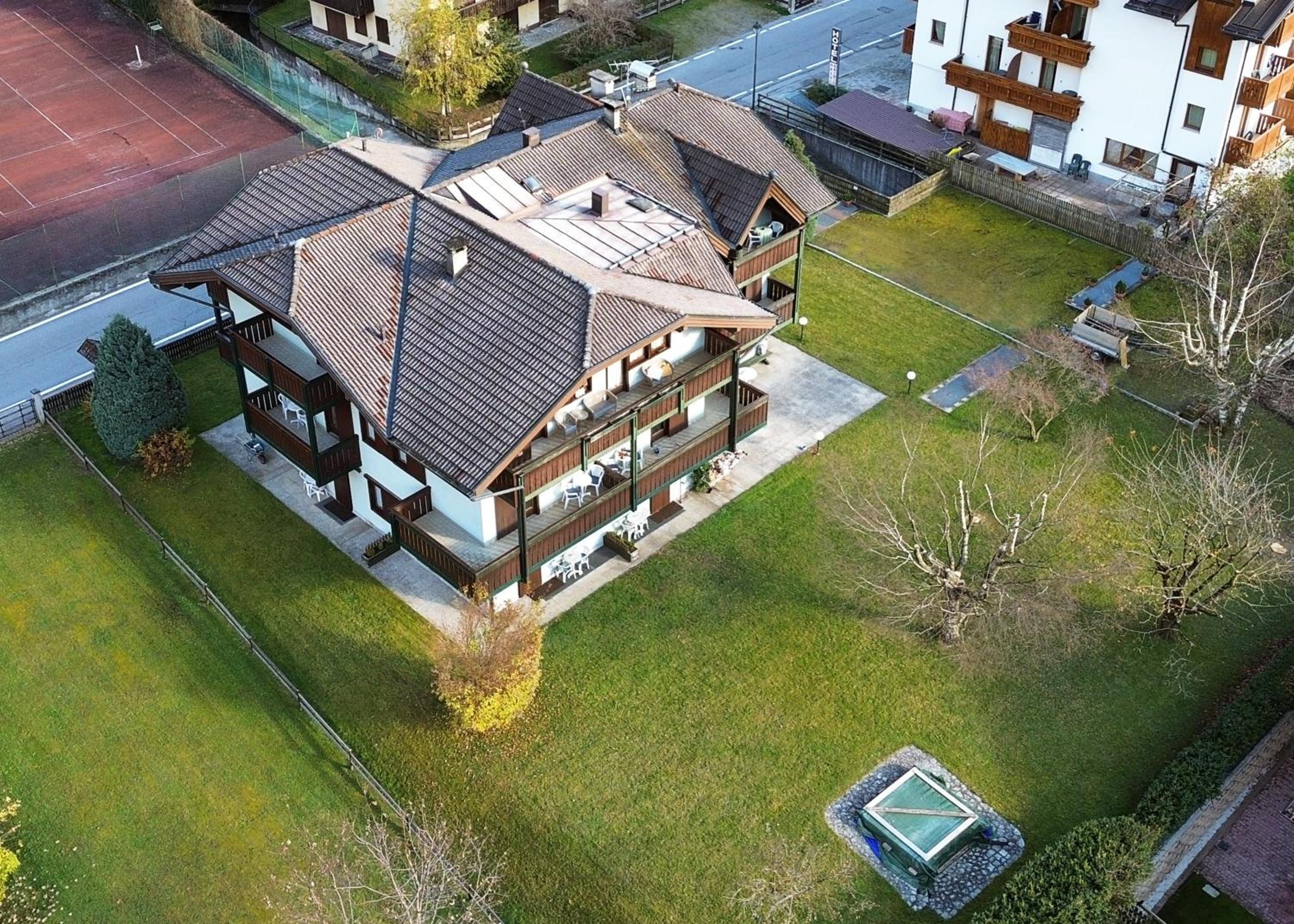 Photo 10