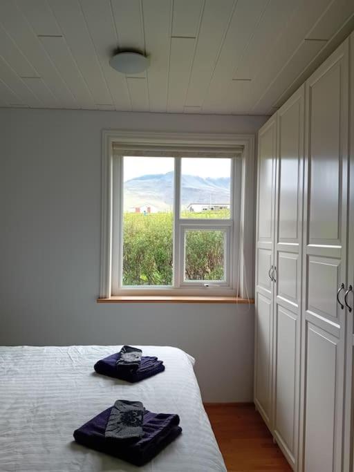 Hóll Guesthouse