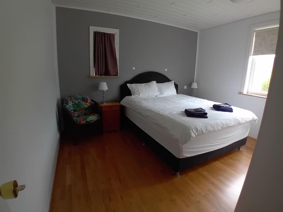 Hóll Guesthouse