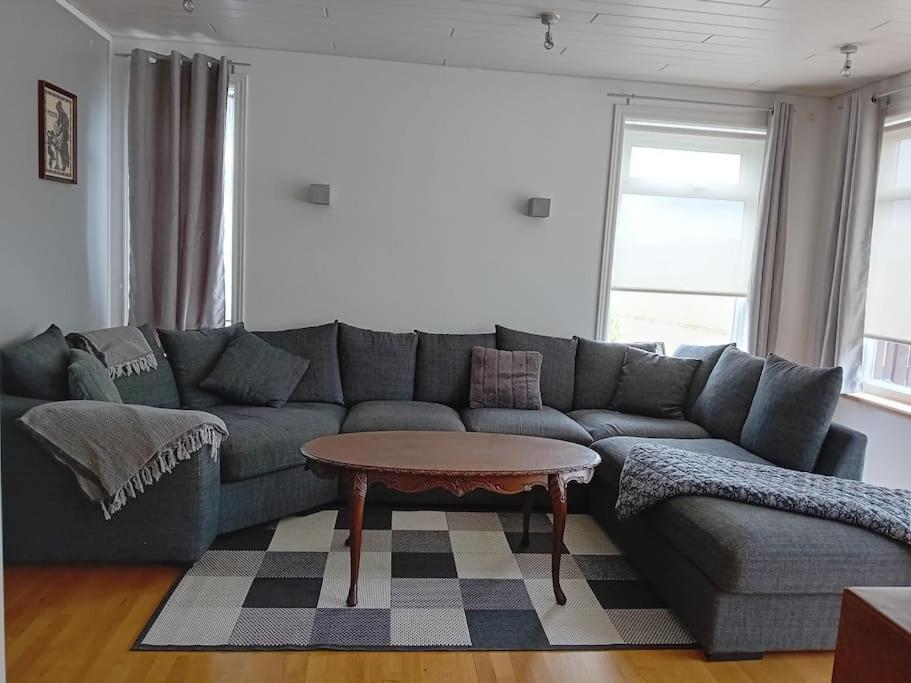 Hóll Guesthouse