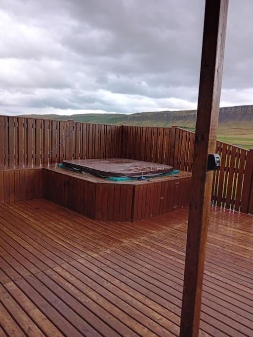 Hóll Guesthouse