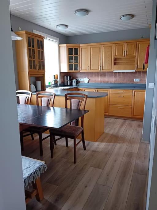 Hóll Guesthouse