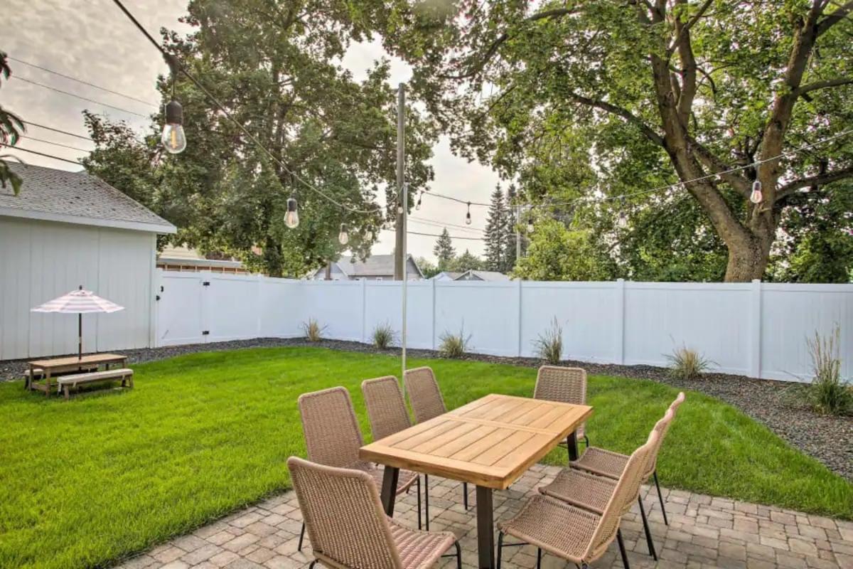 Cheerful 3 bedroom Villa with Backyard Oasis view 3