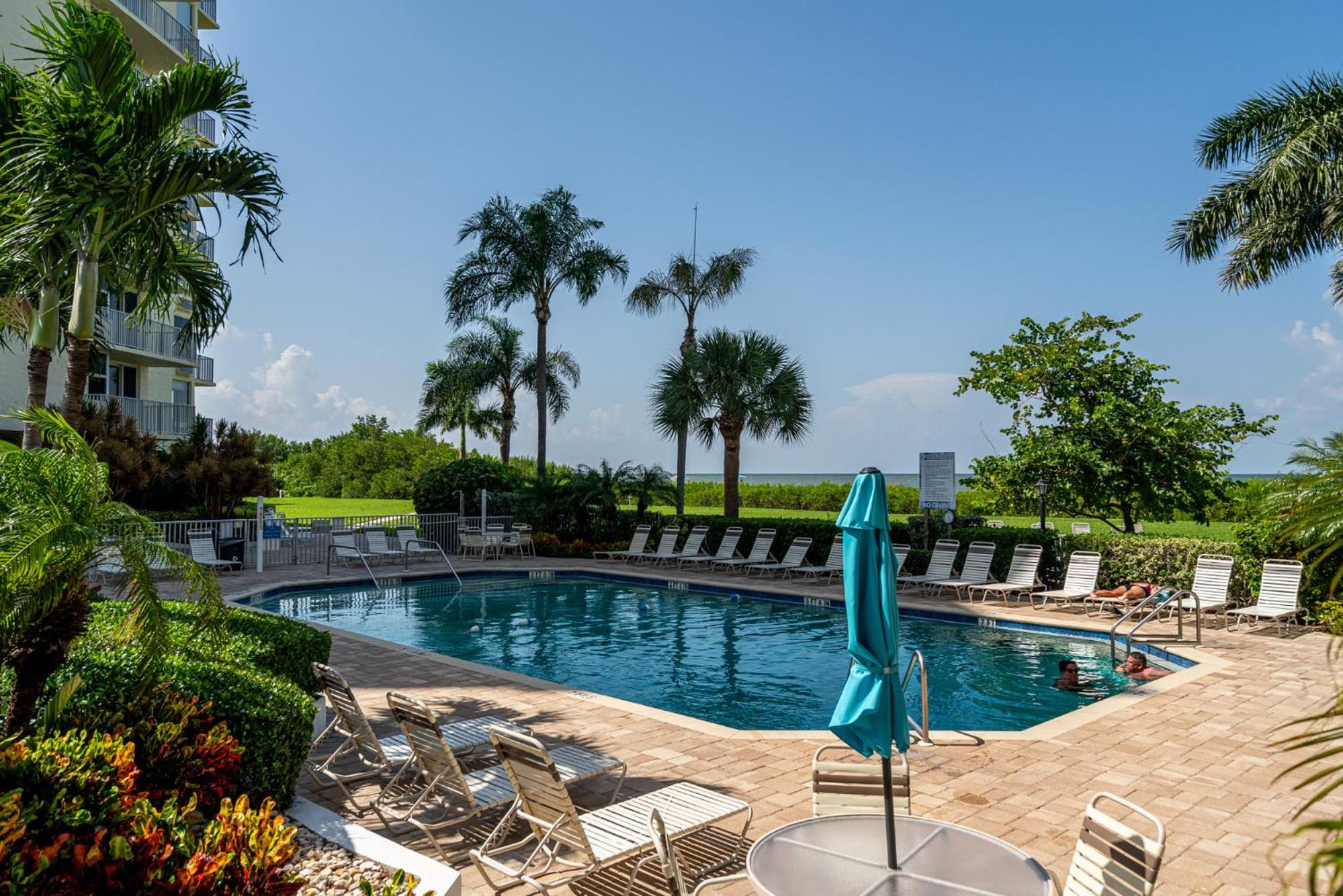 Beachfront Bliss: Gulf Views, Pool & Pet-Friendly view 2