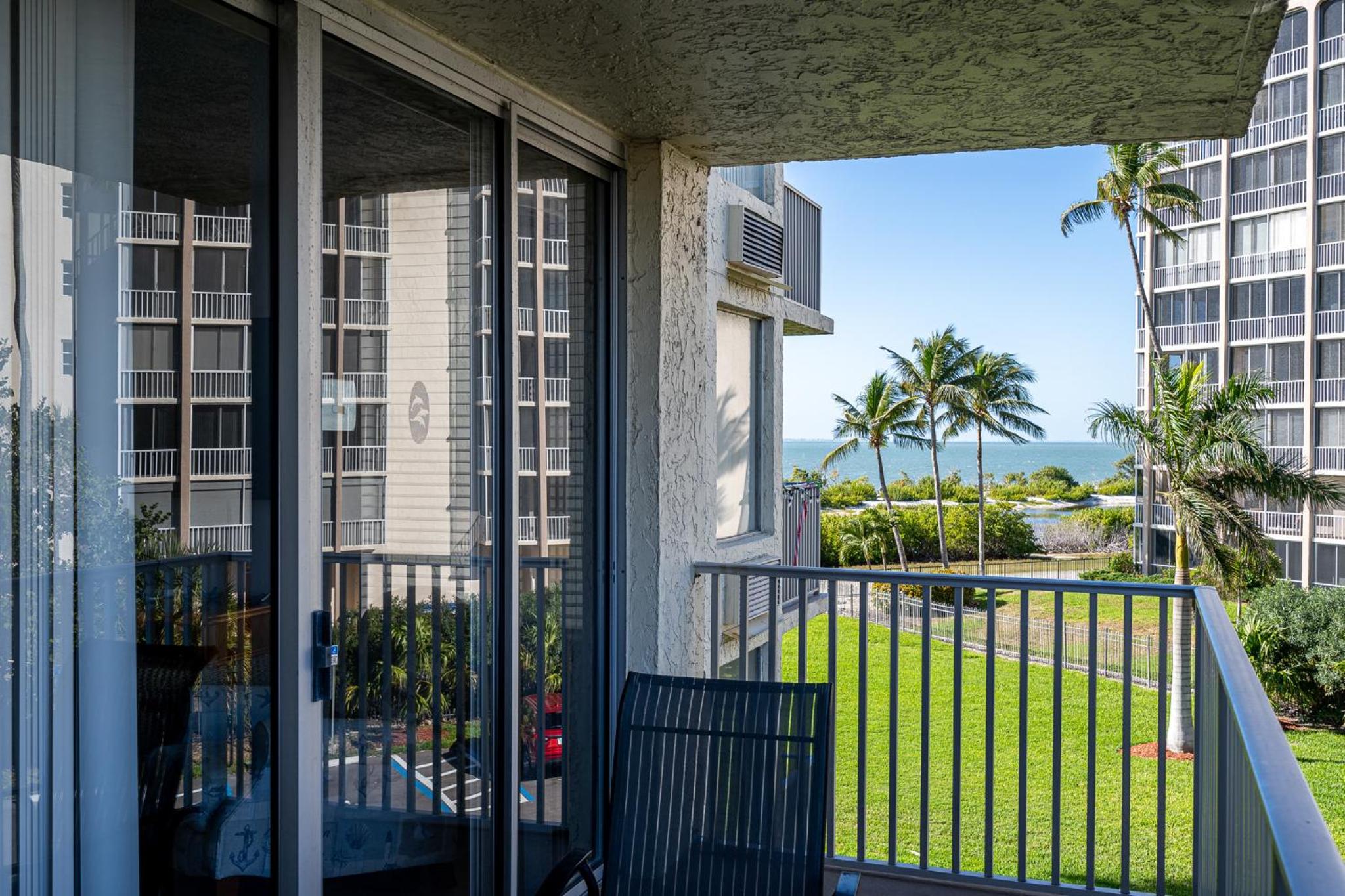 Beachfront Bliss: Gulf Views, Pool & Pet-Friendly view 3