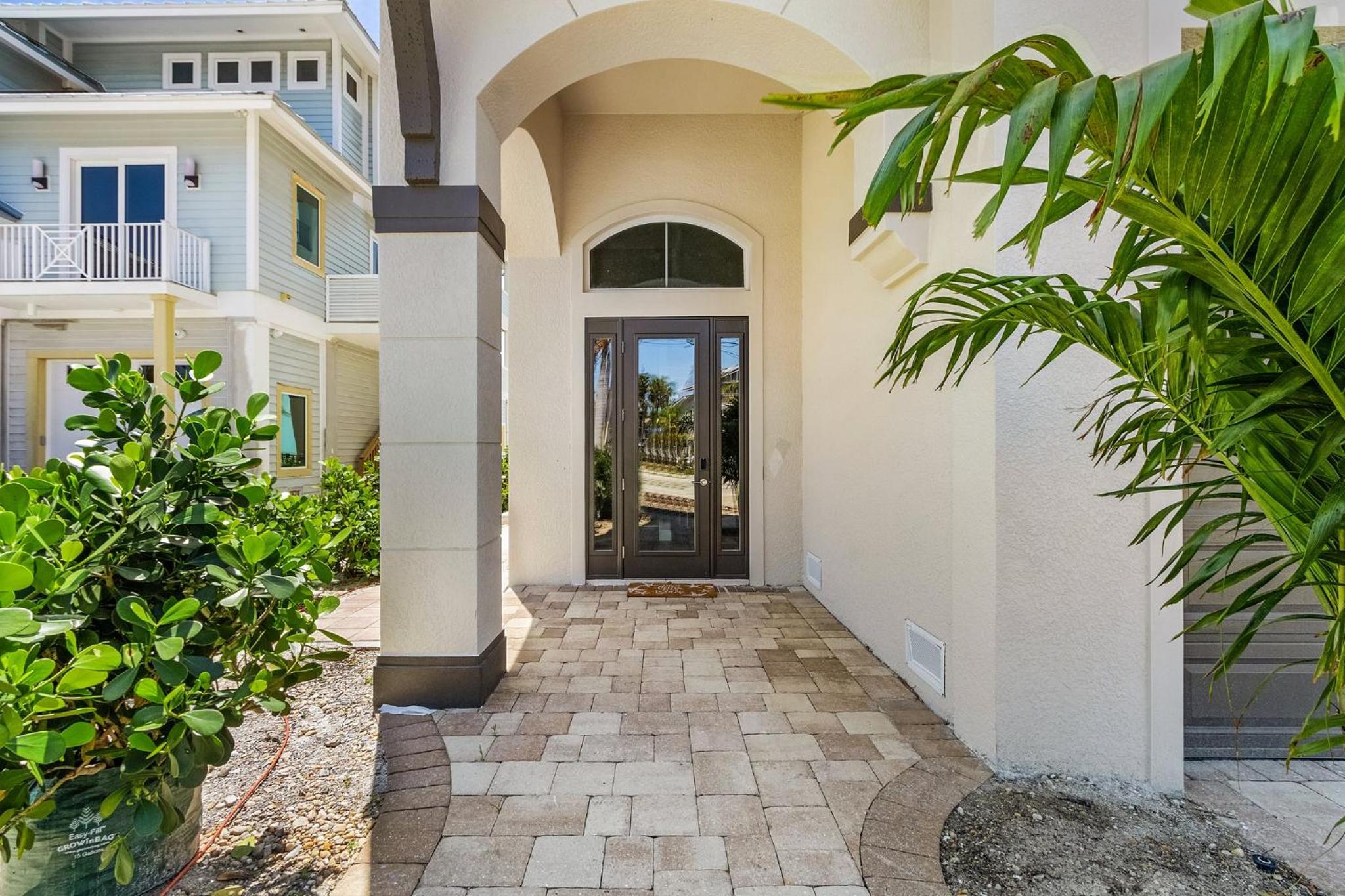 Gulf-Front 10BR Estate: Private Pools, Spas, Views