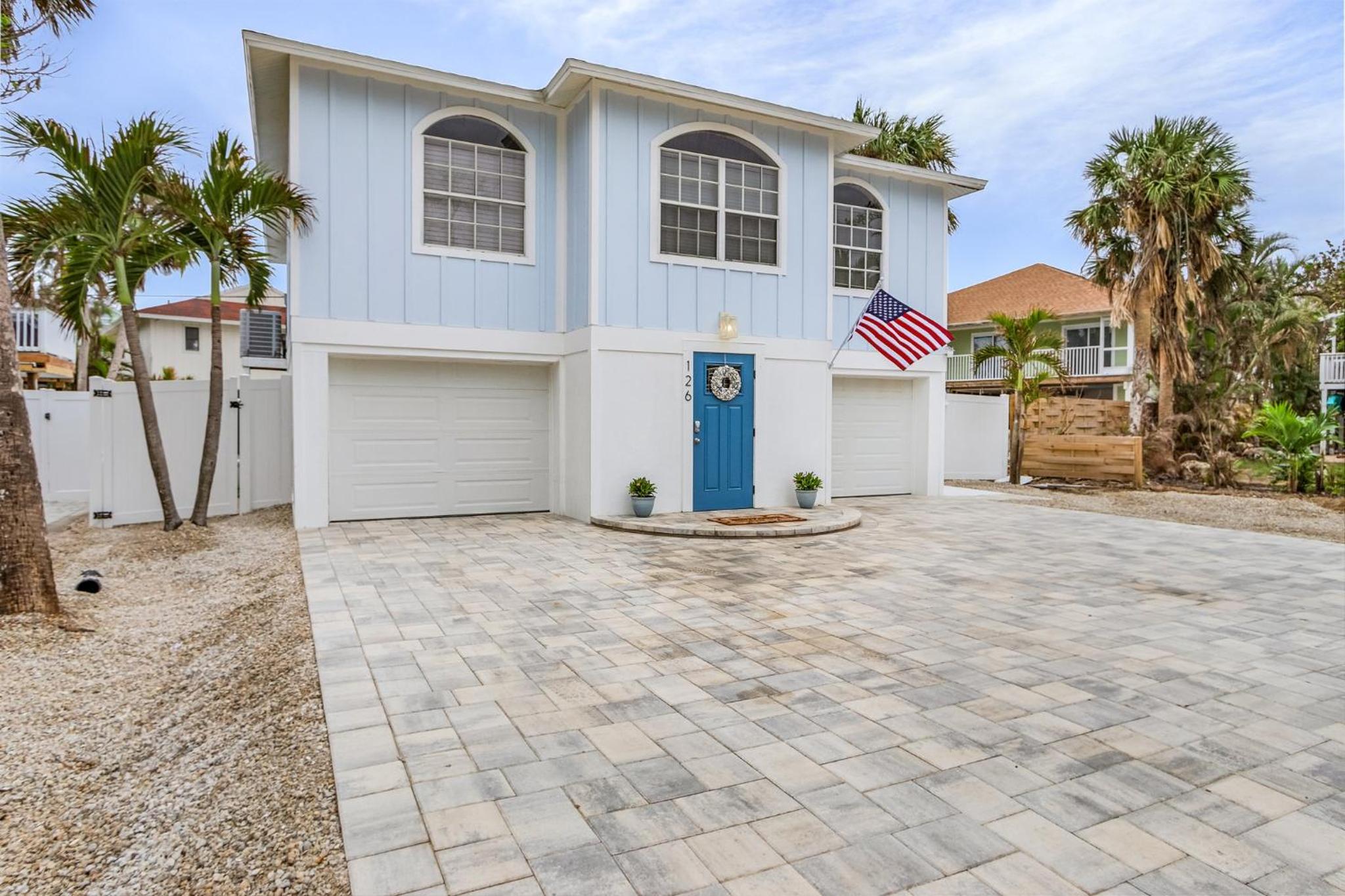 Madison Court: Pool, Spa & Walk to the Beach!