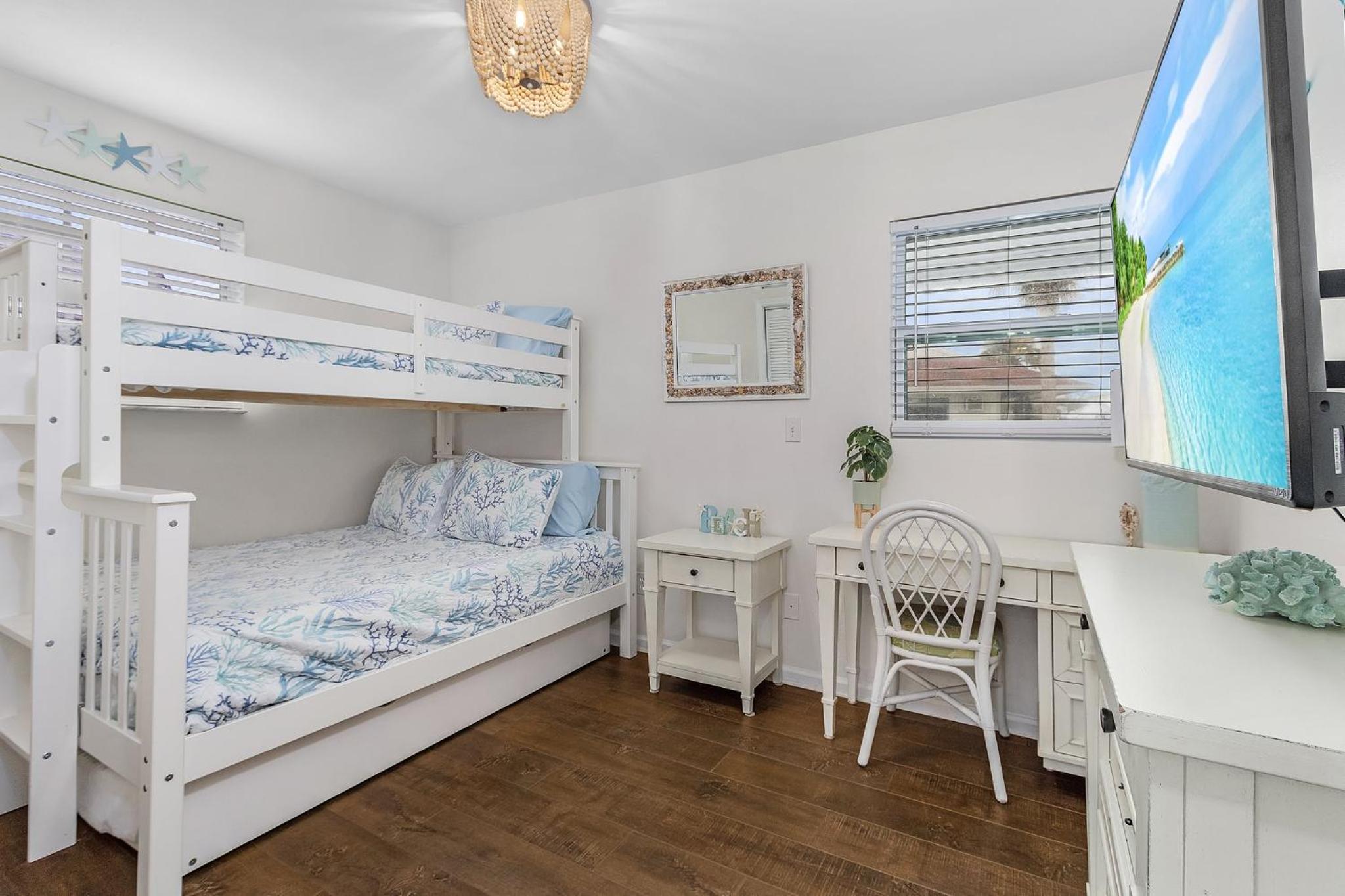 Madison Court: Pool, Spa & Walk to the Beach!
