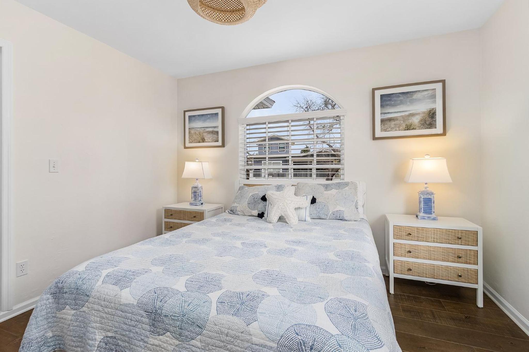 Madison Court: Pool, Spa & Walk to the Beach!