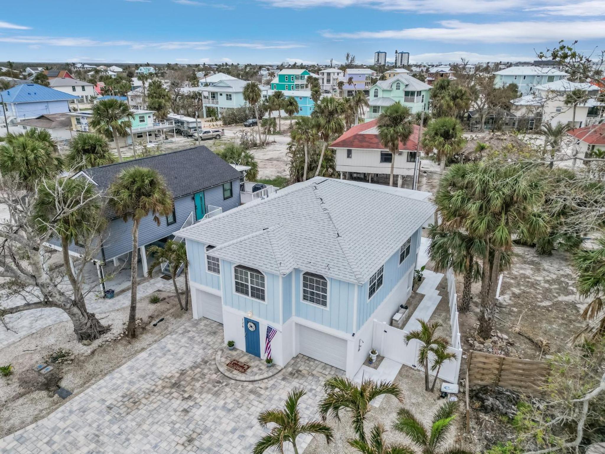 Madison Court: Pool, Spa & Walk to the Beach!