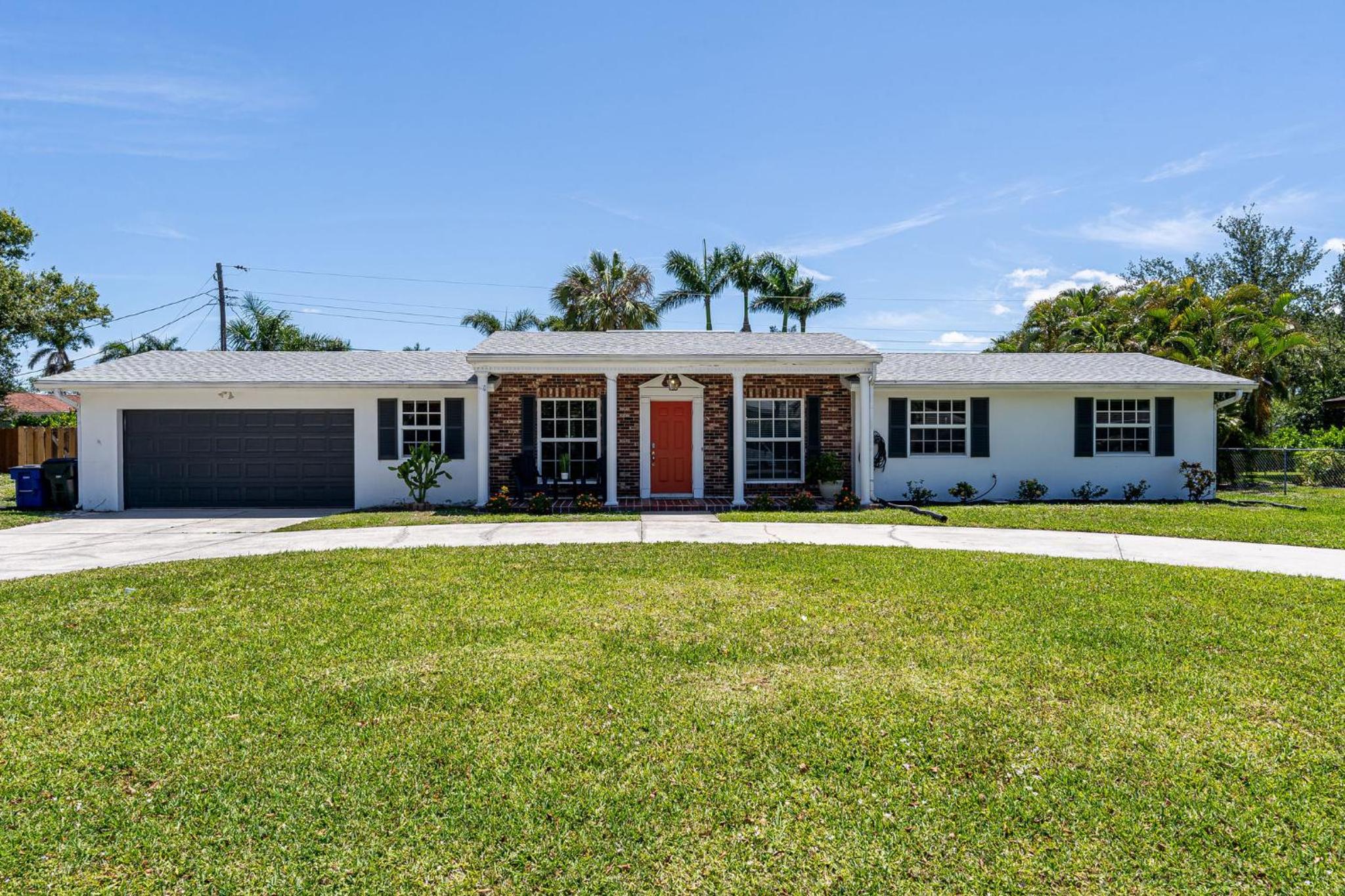 Stylish Retro 3BR: Screened Patio, Outdoor Grill view 5