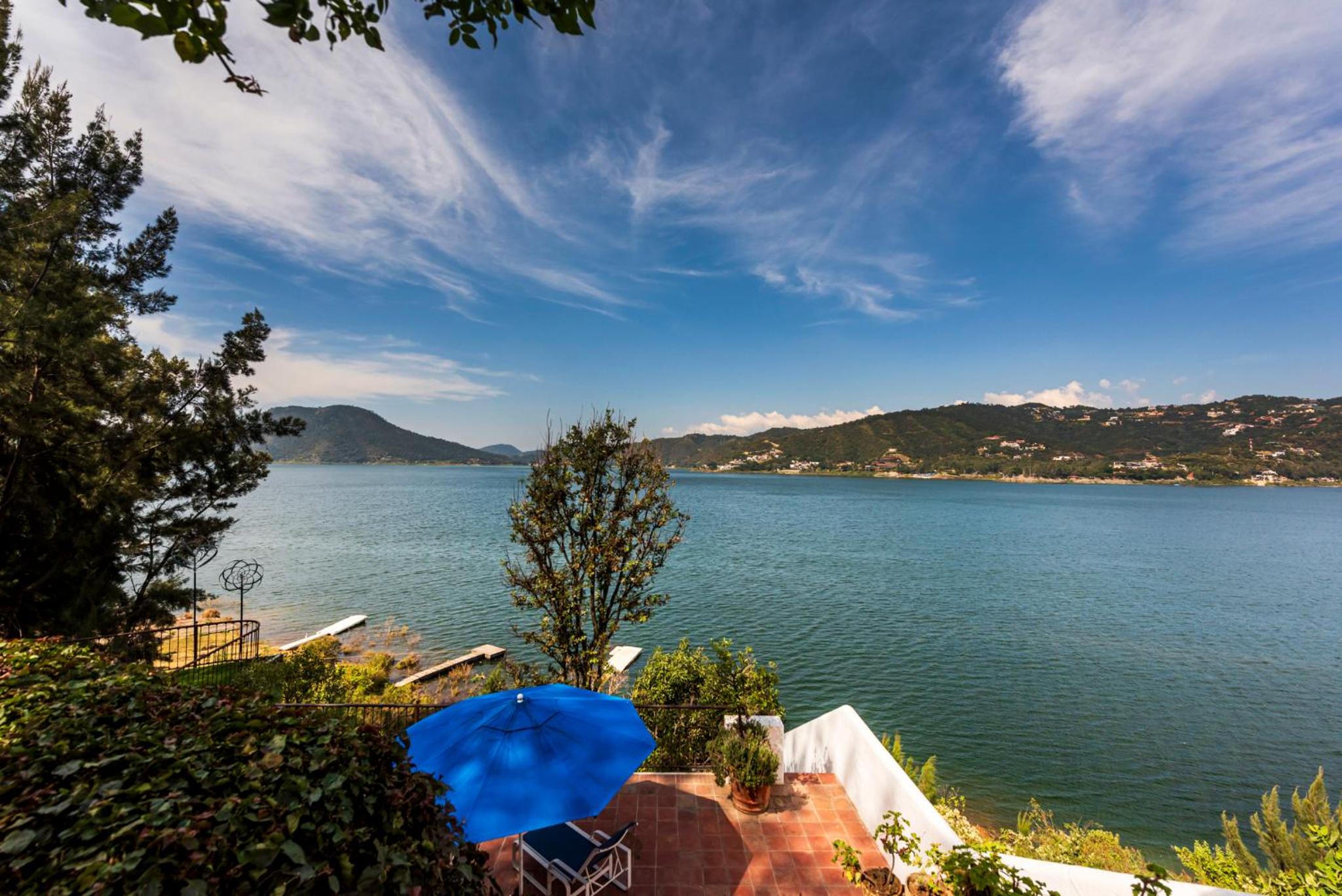 Villa Exclusiva Frente al Lago en la Peña view 5