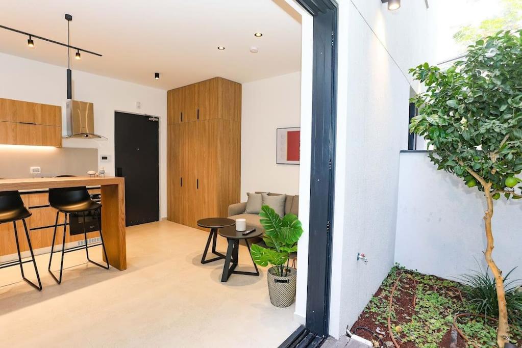 Luxury Garden Studio Apartment 2