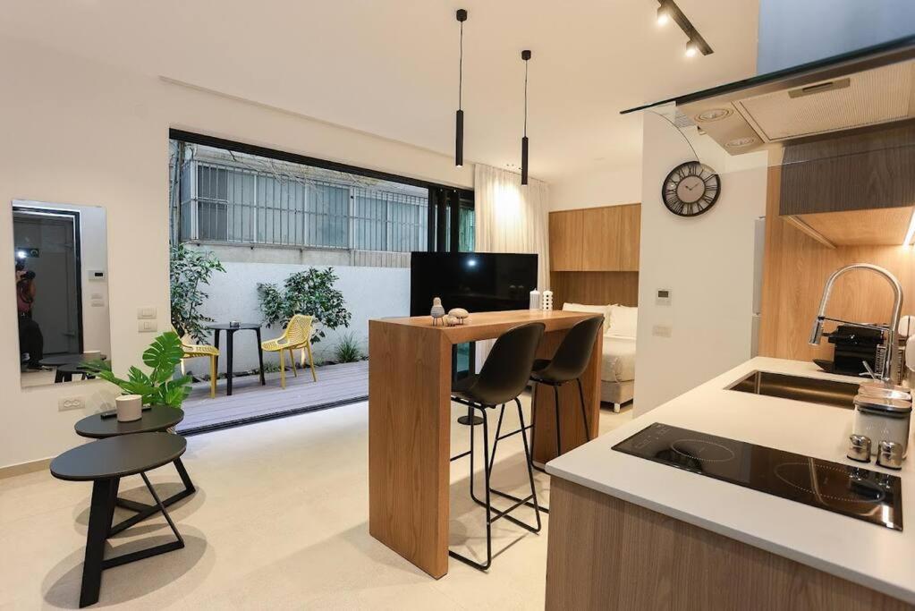 Luxury Garden Studio Apartment 2