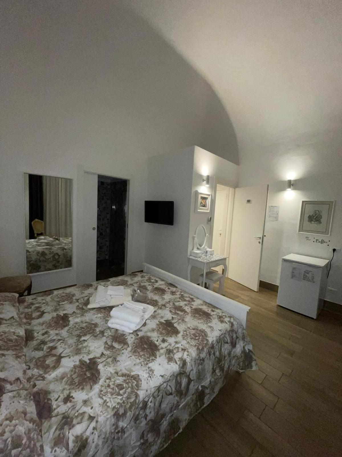 Katanè Room's