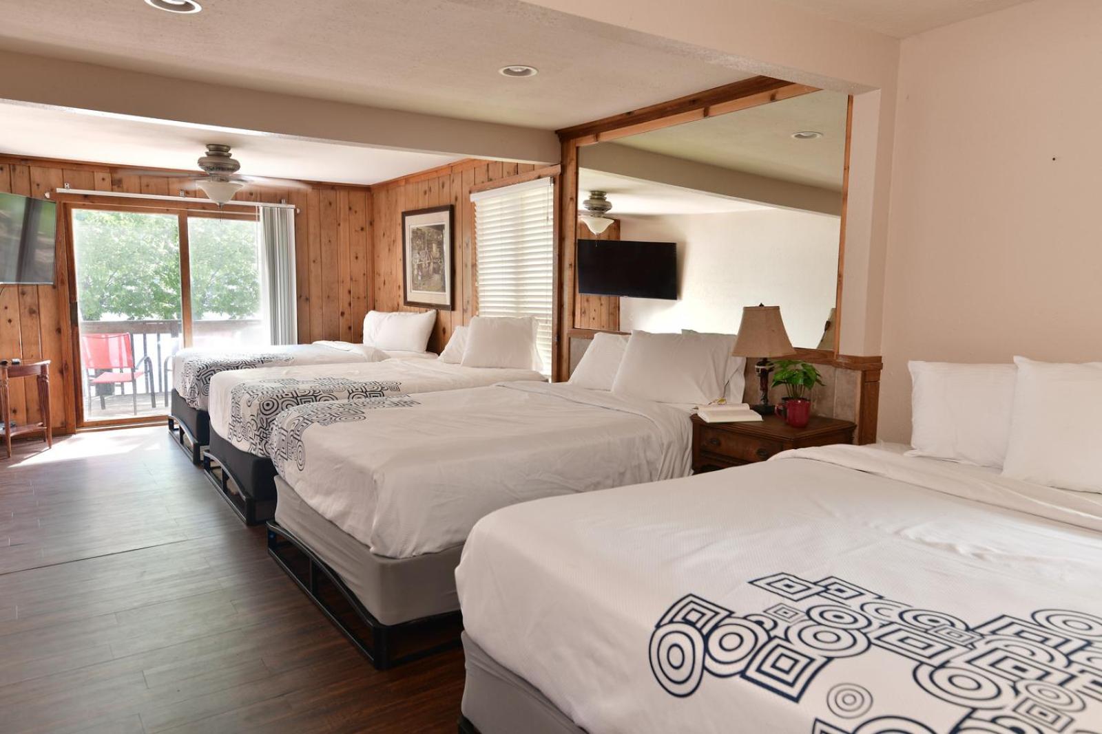 Delton Oaks Resort Motel
