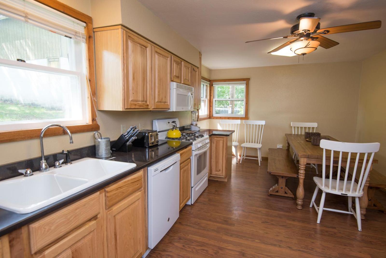 Delton Oaks Resort Motel