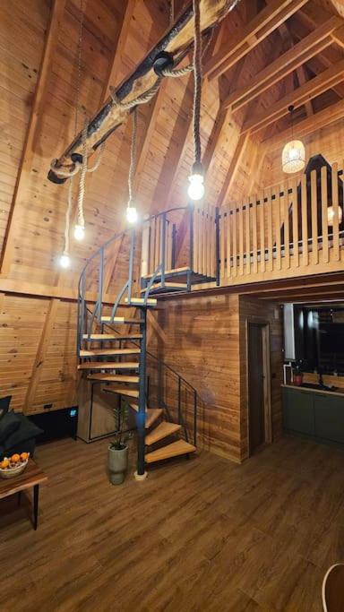 Old Nut Cabin