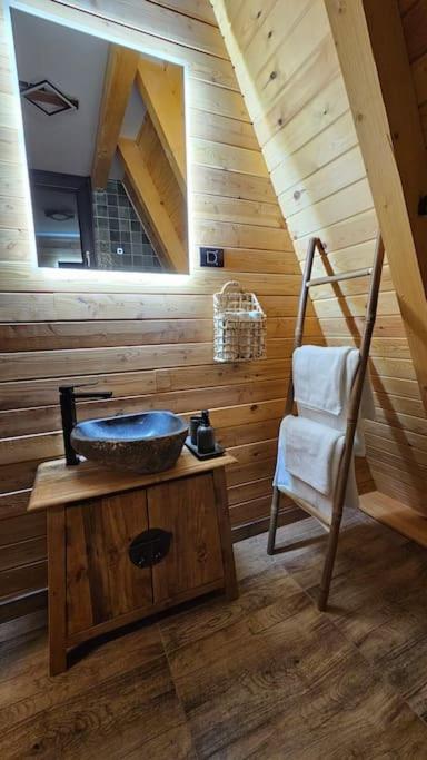 Old Nut Cabin