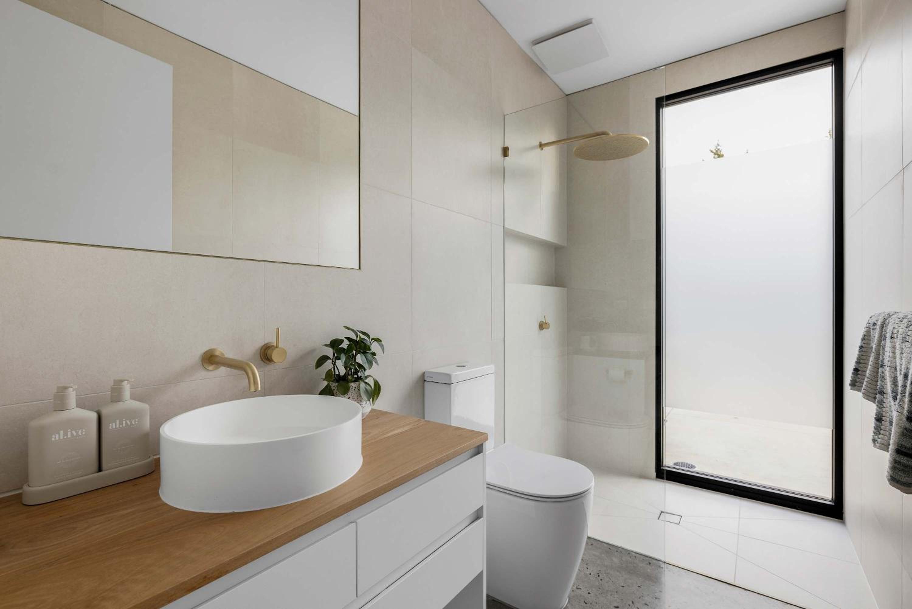 Lumiere - Gas Heated Pool & Stroll to Beach