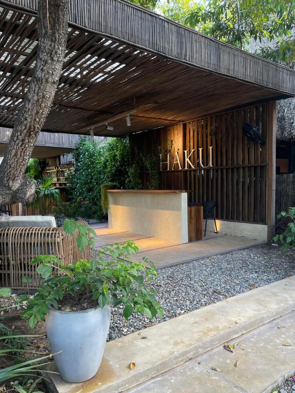Haku hotel