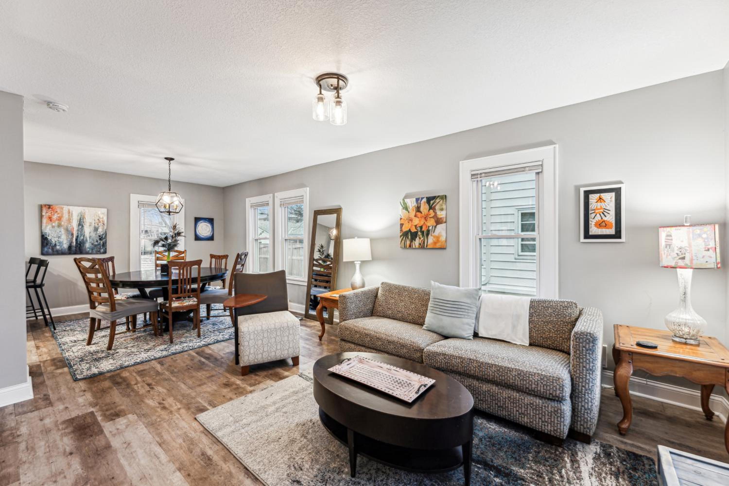 Orange Blossom House - Quaint Family Home 10 Minutes from Downtown MPLS view 3