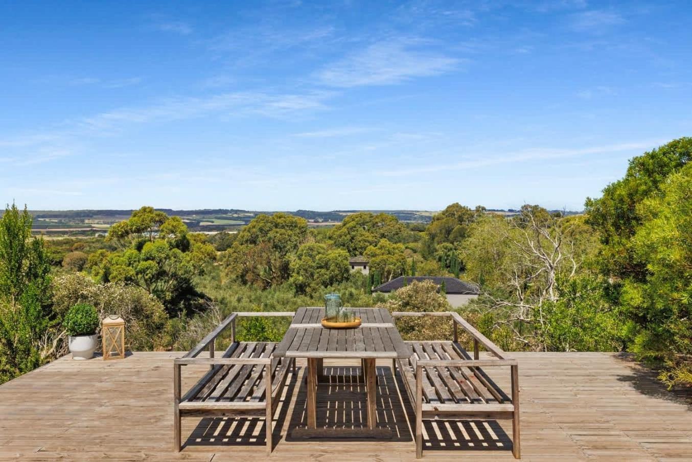 Truemans Estate - Pool Spa & Tennis Court