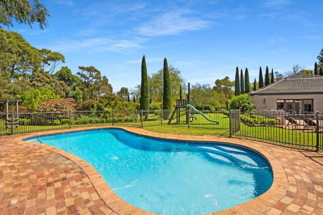 Truemans Estate - Pool Spa & Tennis Court