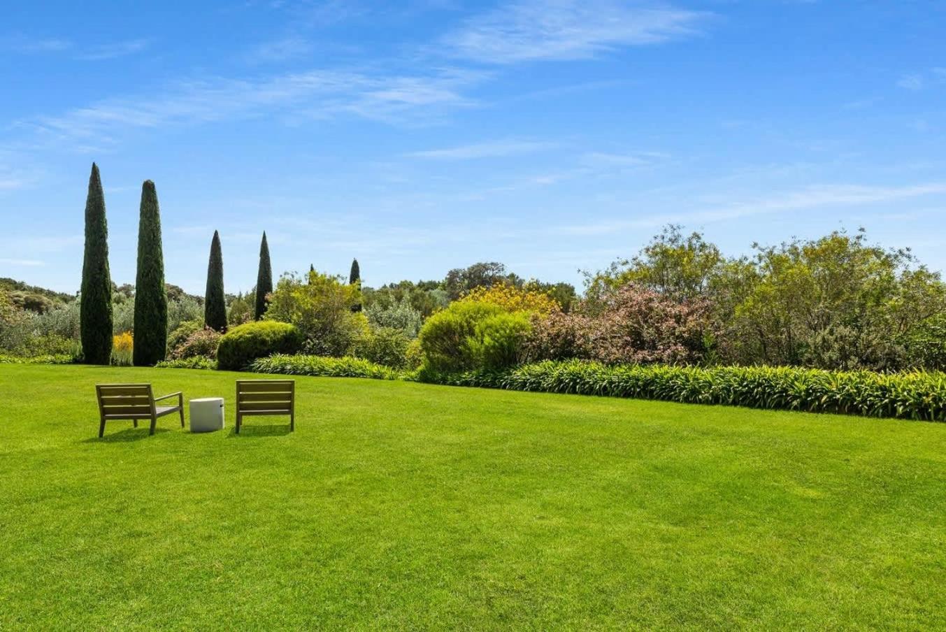 Truemans Estate - Pool Spa & Tennis Court
