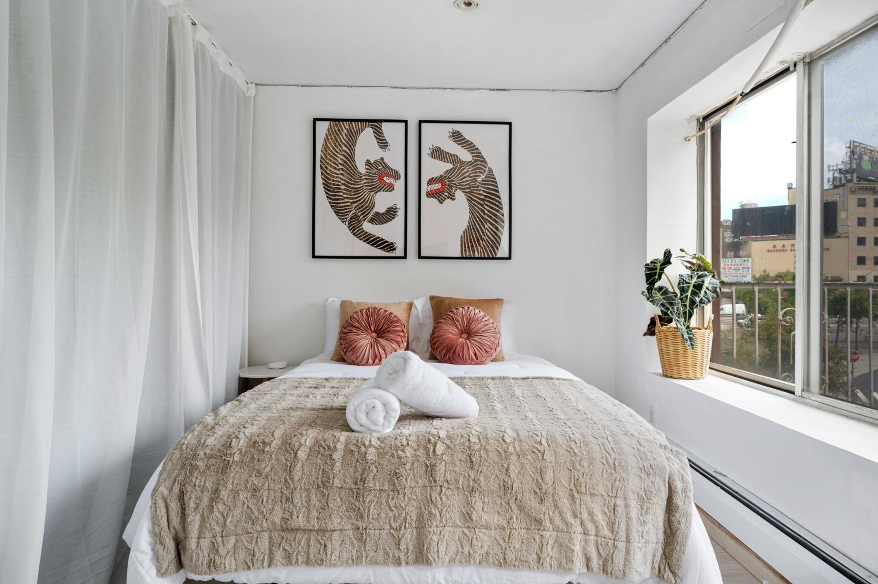 Chinatown Essential 2 Bedroom 900 square feet