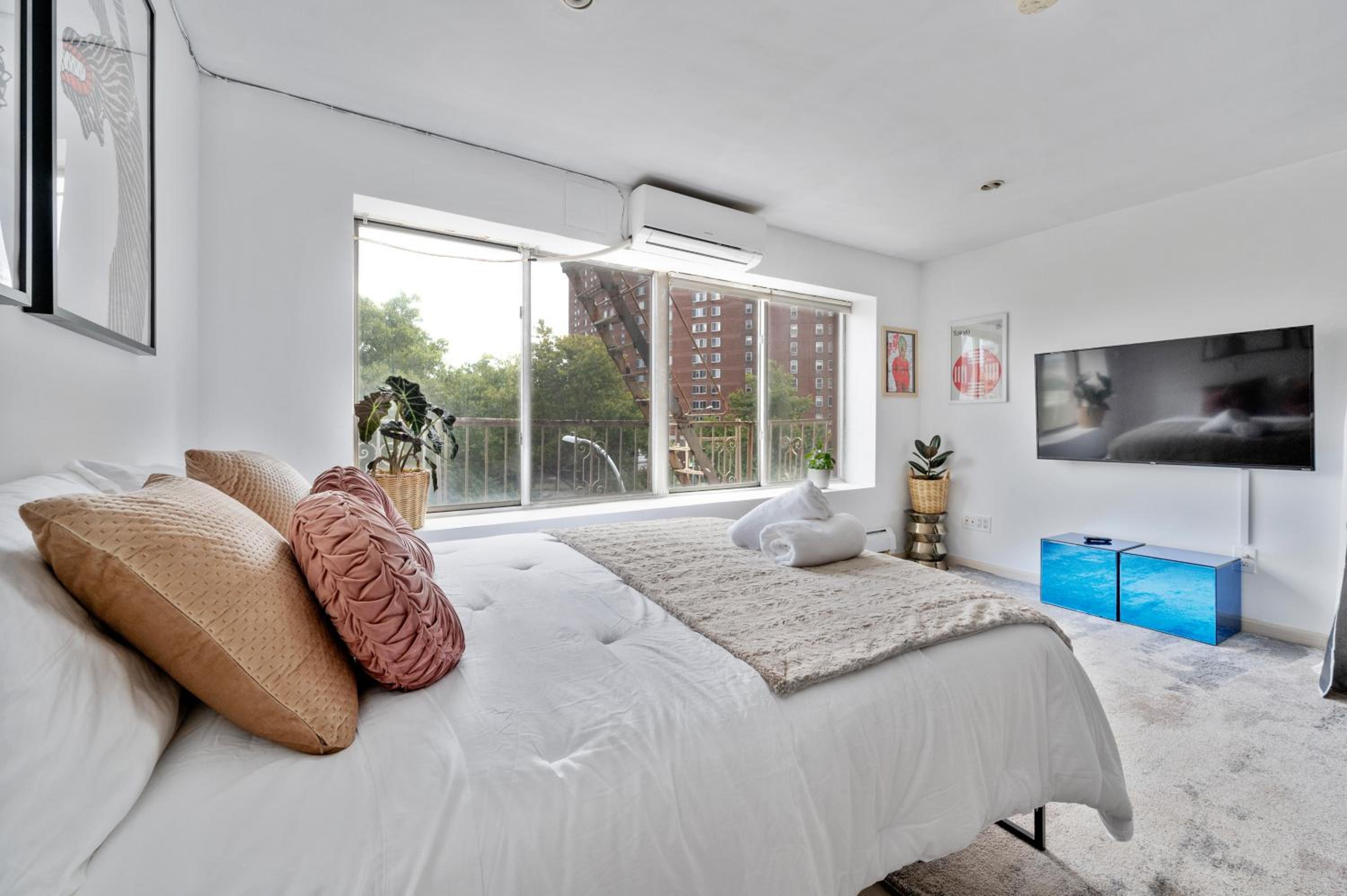 Chinatown Essential 2 Bedroom 900 square feet