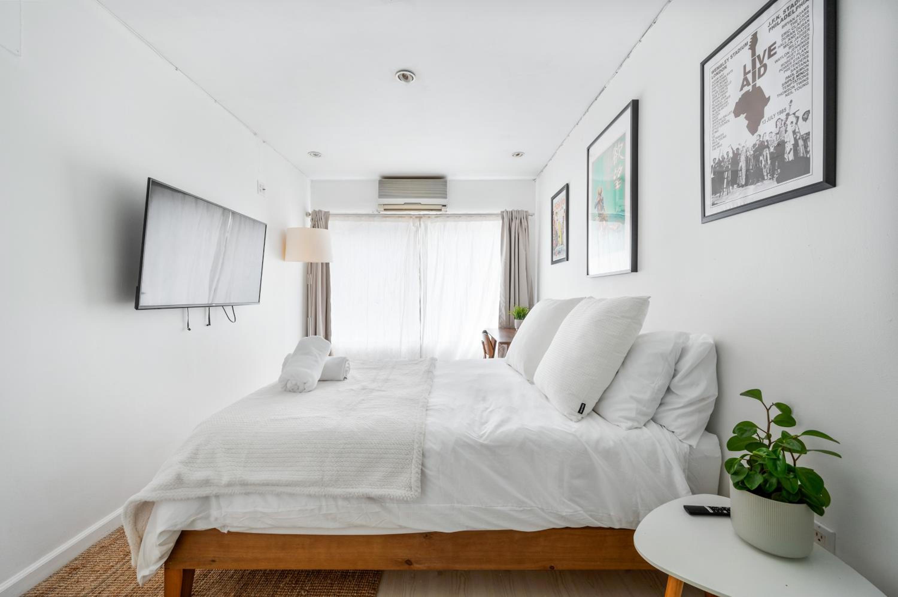 Chinatown Essential 2 Bedroom 900 square feet