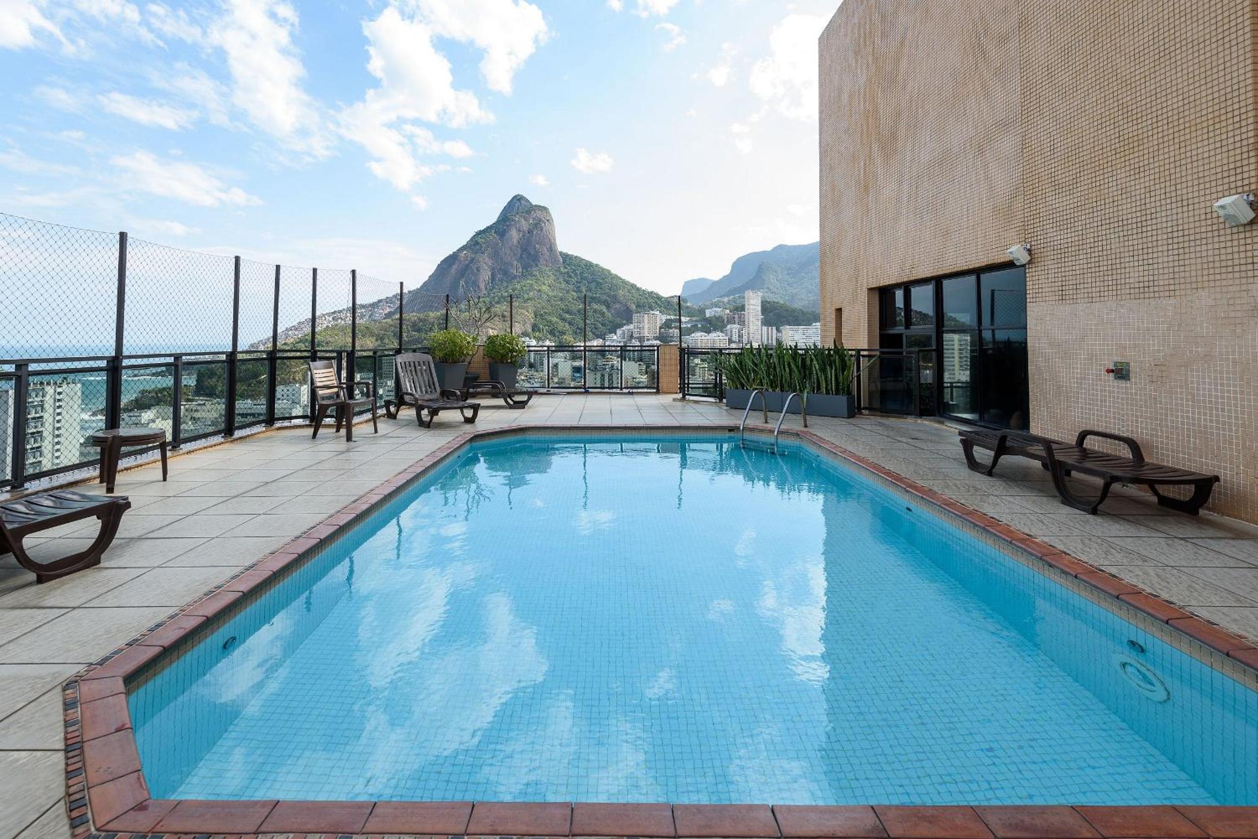 Flat com varanda, vista mar e Cristo