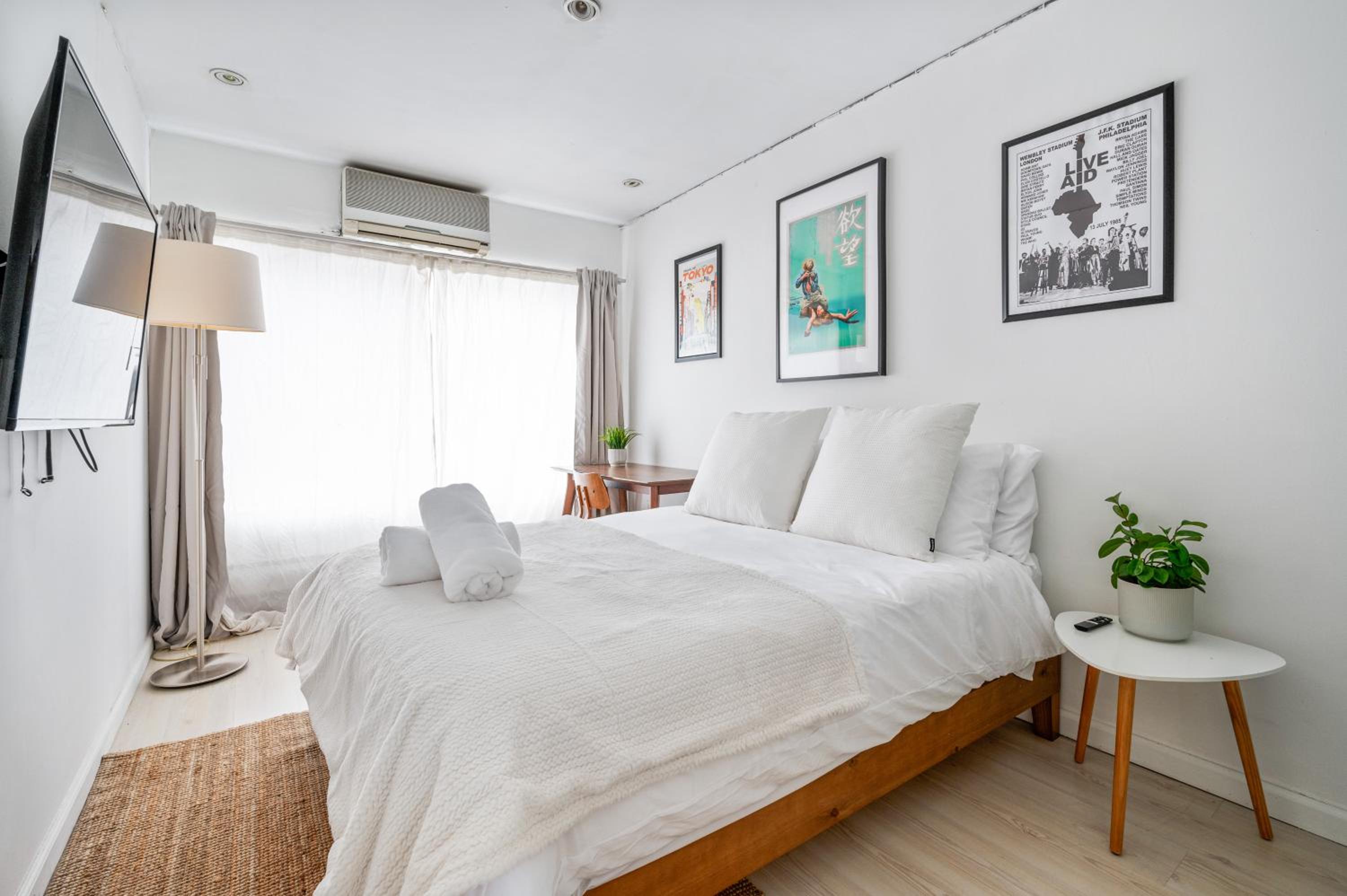 Chinatown Essential 2 Bedroom 900 square feet