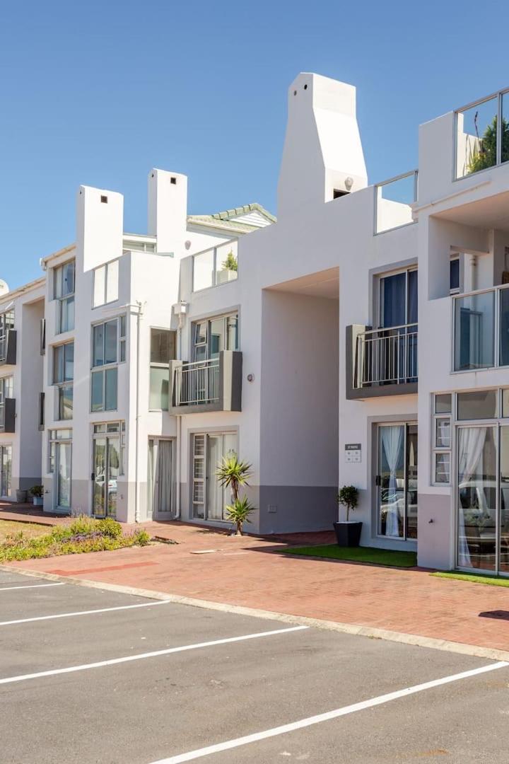 Caline-V Luxury beach Front Flat