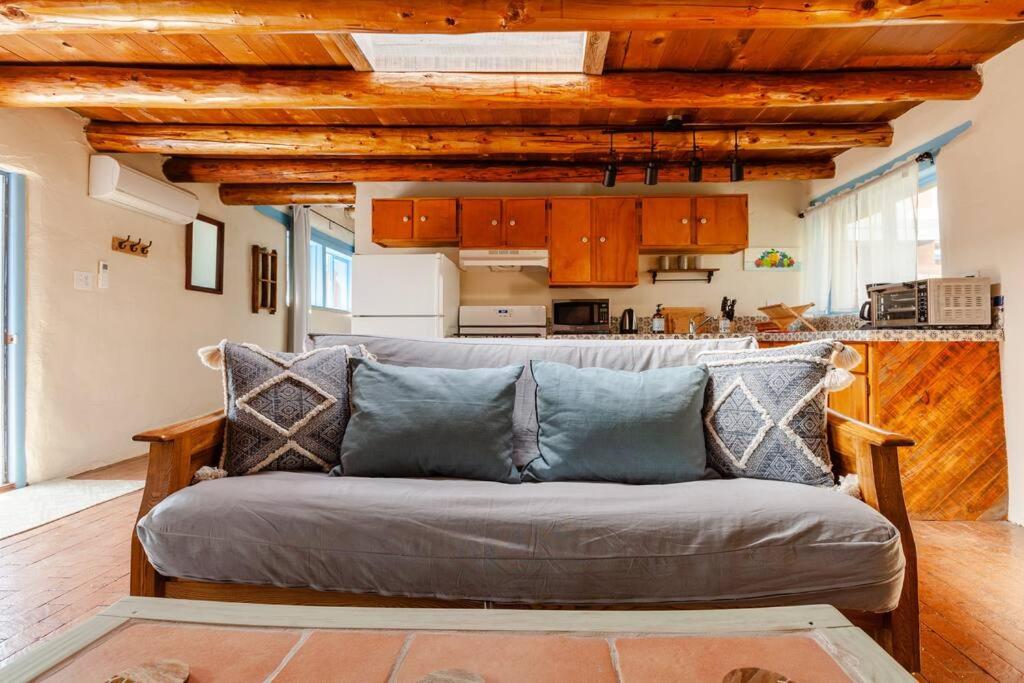 Casita Azul: Cozy Historic Adobe Retreat in Santa Fe view 5