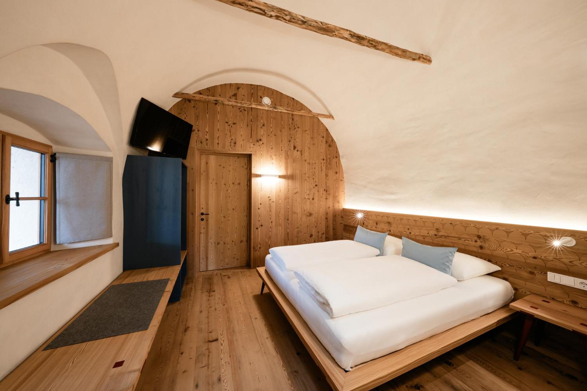 OBERBUCHFELDER historic farmhouse