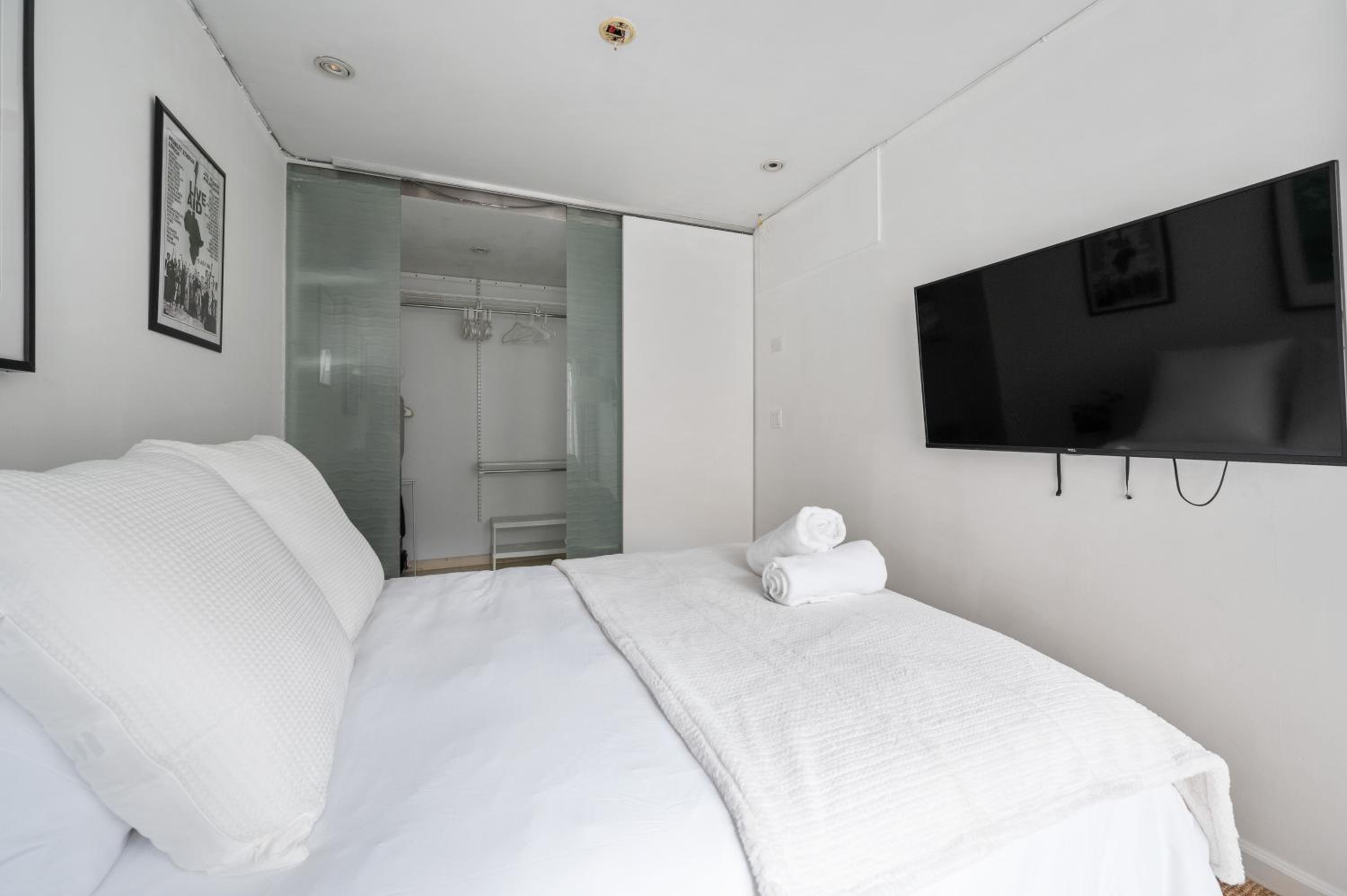 Chinatown Essential 2 Bedroom 900 square feet