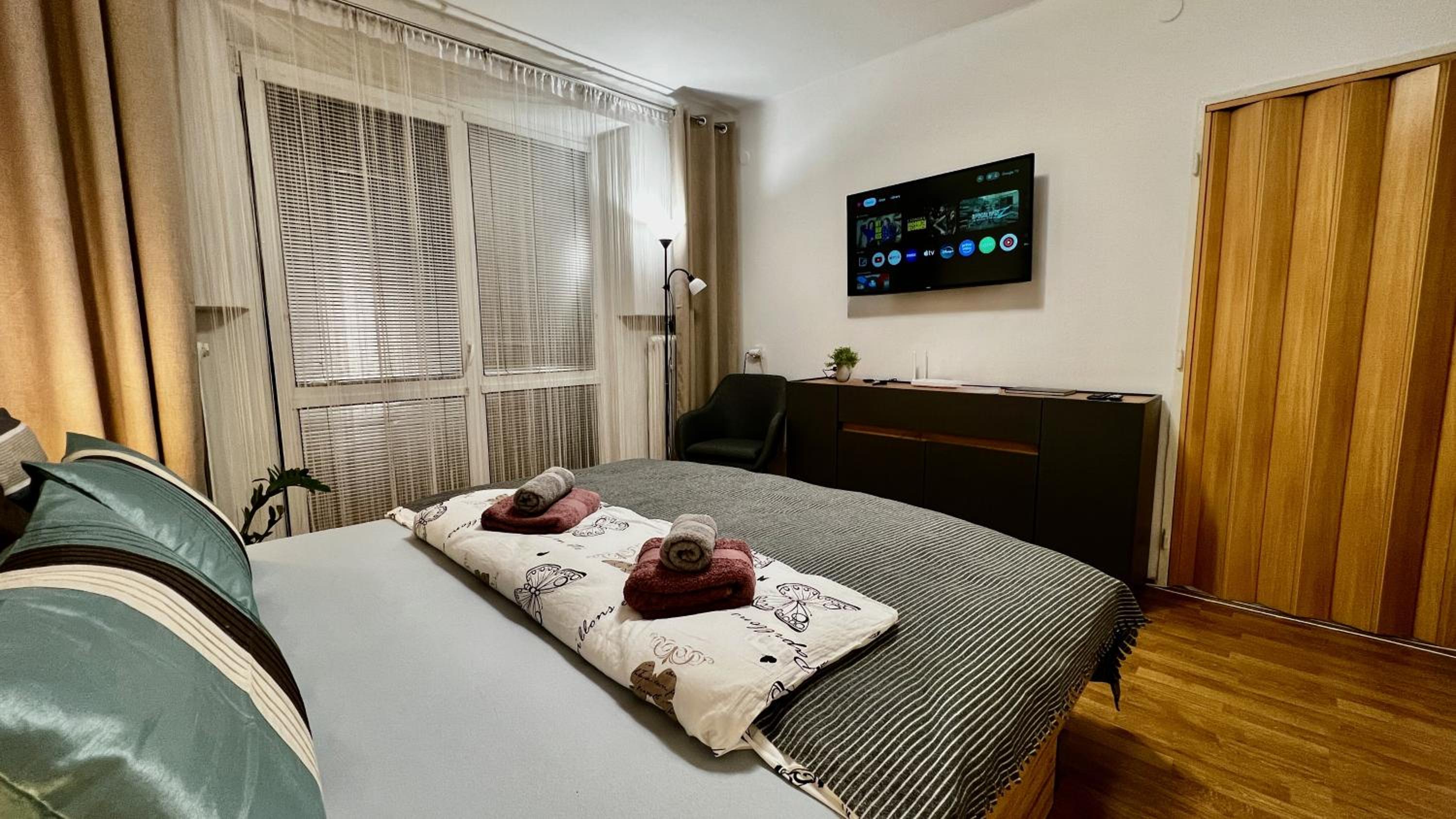 Black Lotus 1 I Downtown Apartment I Free Parking I 24hr Access view 2