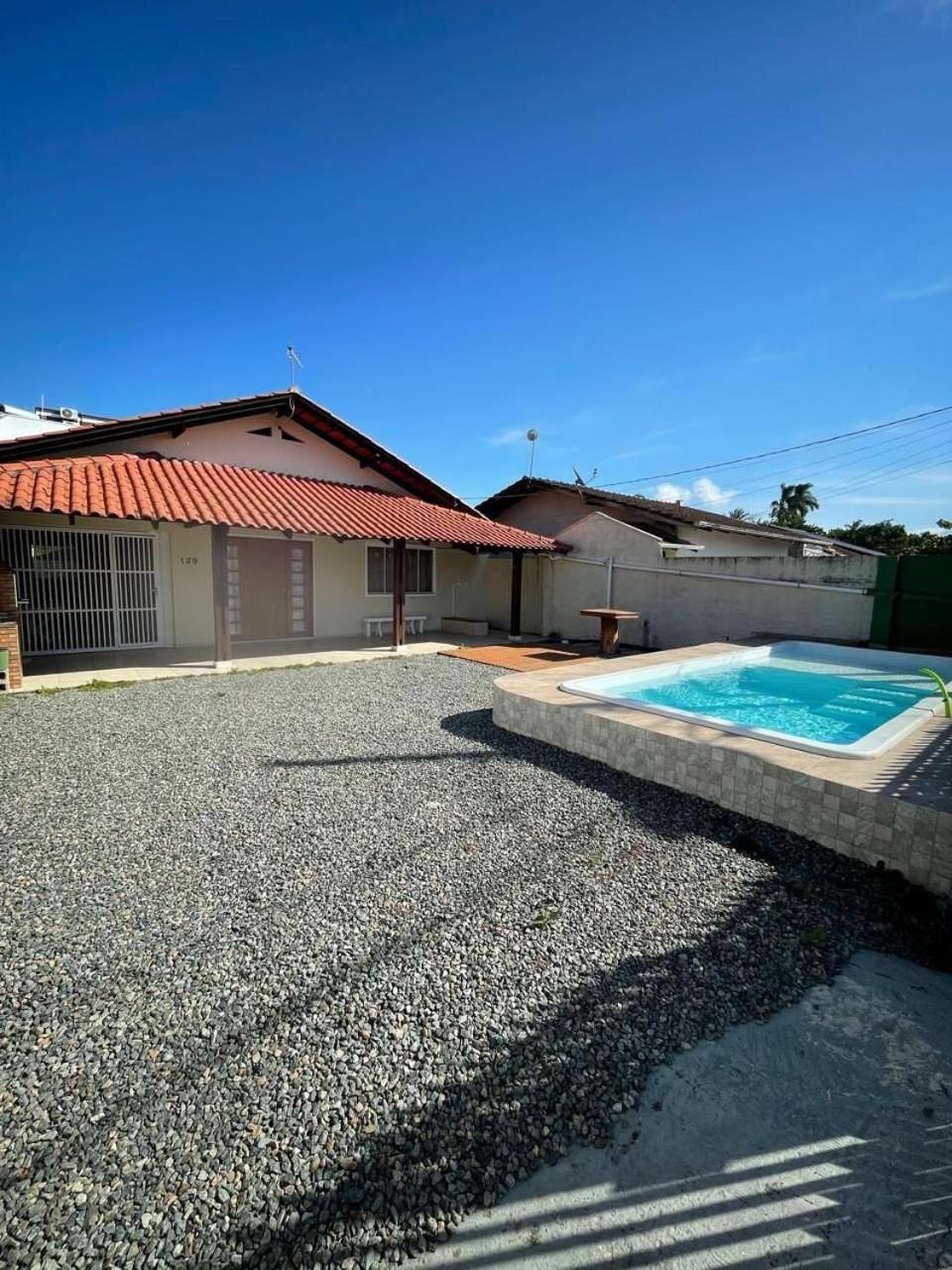 Casa c/ Piscina e Churrasqueira Penha JRS0130