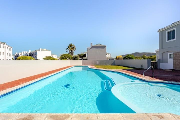 Caline-V Luxury beach Front Flat